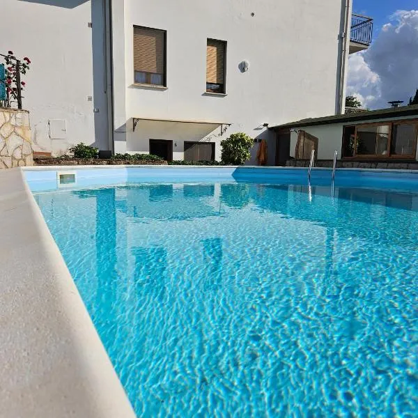 Guest House Fantaccini con Piscina, hotel u gradu 'Pelago'