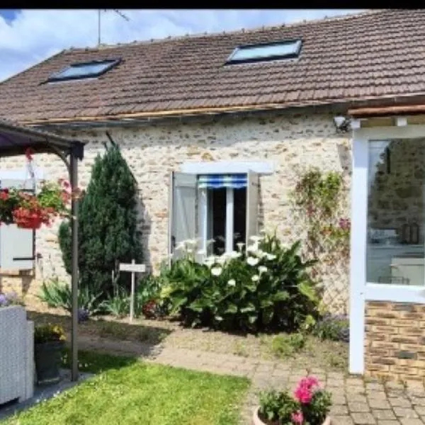 Les Chambres De Martine Et Guy -, Hotel in Sermaise