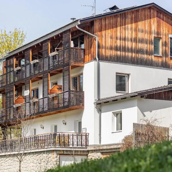 Silbernagl Terrasse - Blick zum See, khách sạn ở Issengo