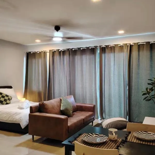 M Suite at Trefoil Setia Alam, hotel v destinaci Setia Alam