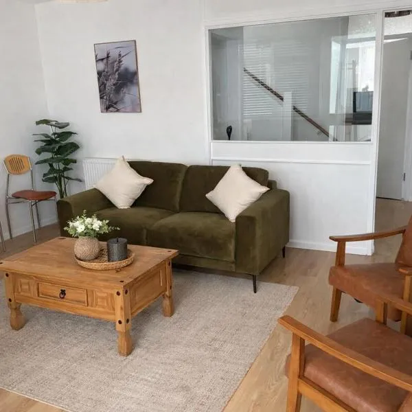 Modern Gem with Parking Walk to City Centre, Hotel in Canterbury