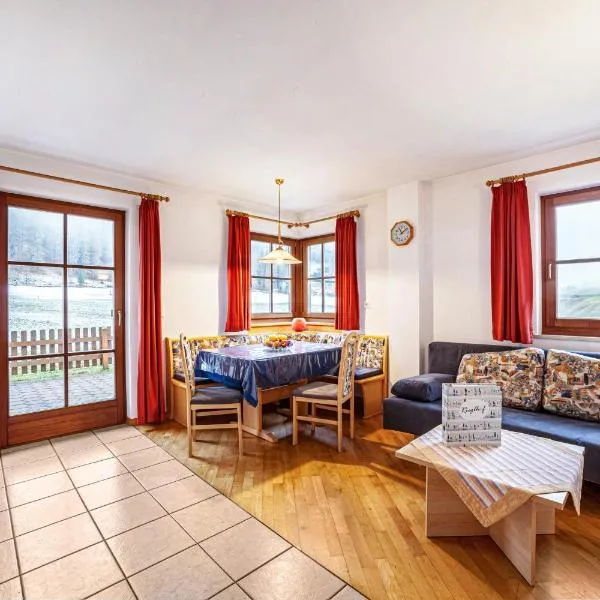 Rieglhof Apartment Maisel, hotel in Curon Venosta