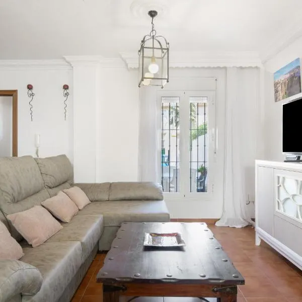 Casa Cherie con piscina privada, hotel u gradu Ronda
