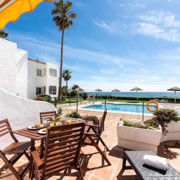 Mijas में, होटल Seafront Beach house Rocas del Mar