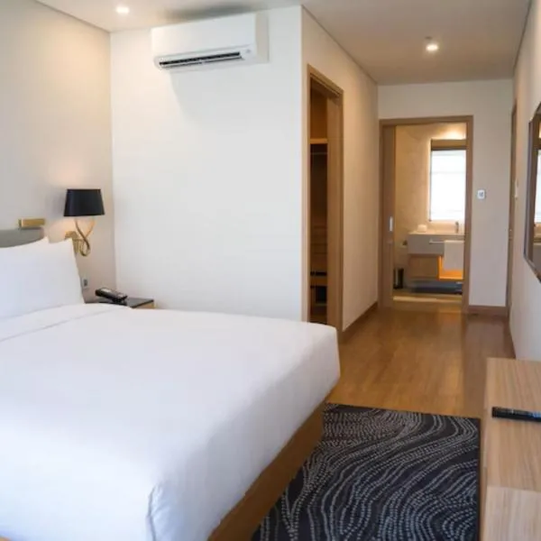Hotel Shree Guru By AST Grand Hotel & Suites, hotel i Jāmb