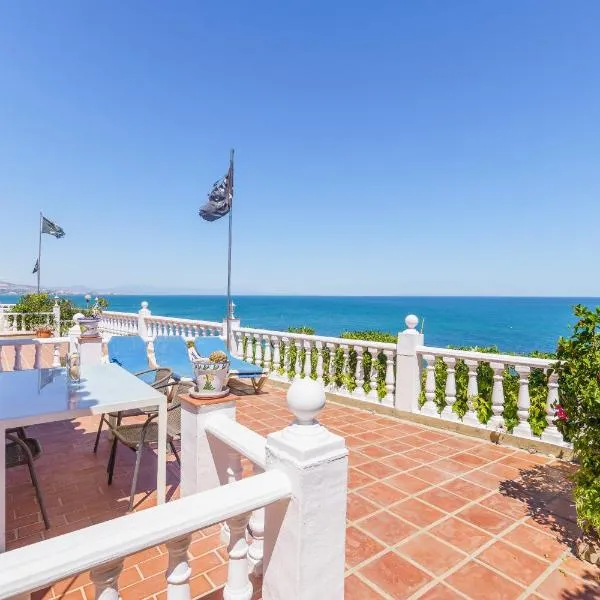 2 House in front of the sea, hotel in Mijas Costa