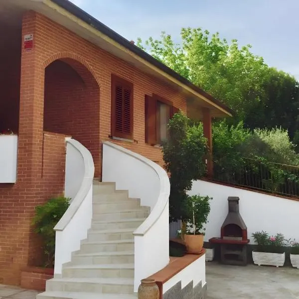 Villa Enza، فندق في Gaggiano