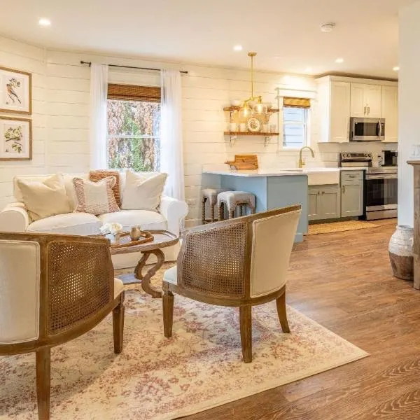 Kildahl House - Boutique Farmhouse Suite #1, khách sạn ở West Dundee