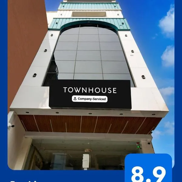 Super Townhouse Bairhana Road Prayagraj: Colonelganj şehrinde bir otel