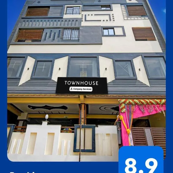 Super Townhouse Taramandal Near Sahara States – hotel w mieście Bhauvāpār