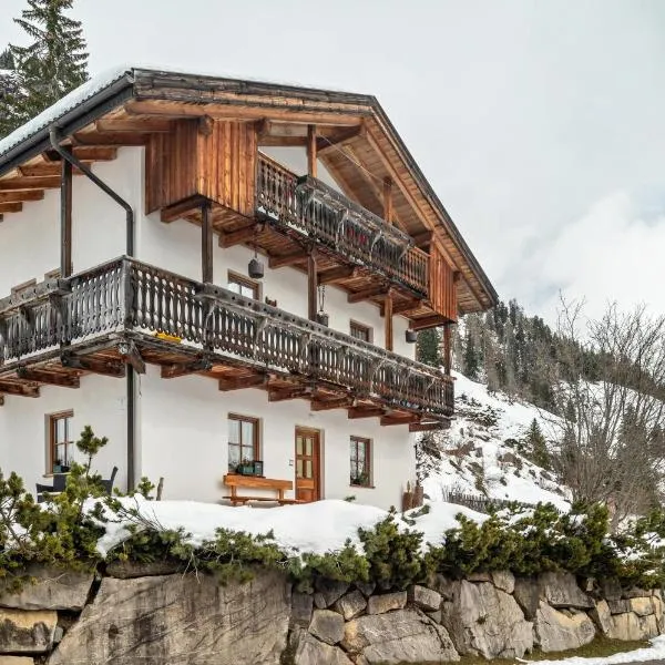 Agriturismo El Cirum Pelmo, hotel i Livinallongo del Col di Lana