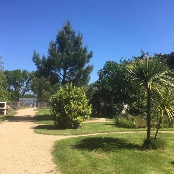 Village de gites Stereden, hotel in Pleumeur-Bodou