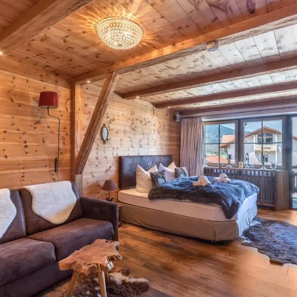 Alpenauszeit im Zirbenholz Chalet, hotelli kohteessa Inzell