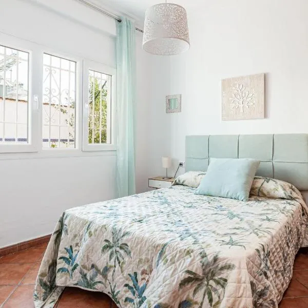 Chalet Fuente4 piscina común famila, Hotel in Conil de la Frontera