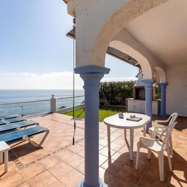 1 House in front of the sea, hotel in Mijas Costa