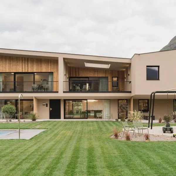 Trianglhof surrounded by vineyards, Hotel in Bozen