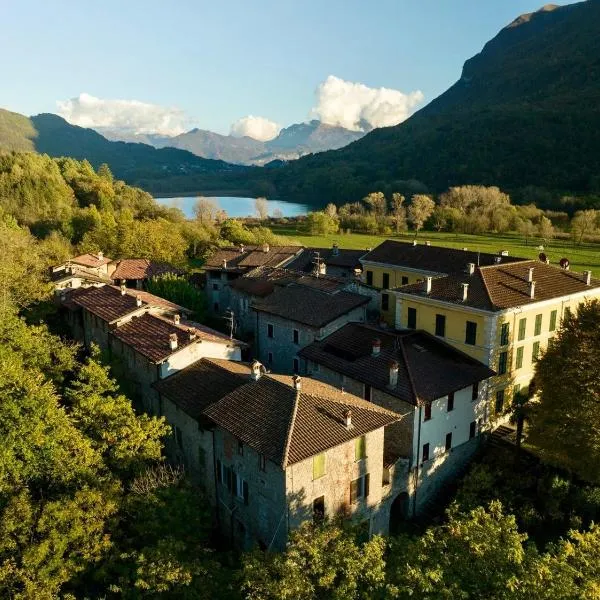 Workation Castle - Casa Tremezzo، فندق في Carlazzo