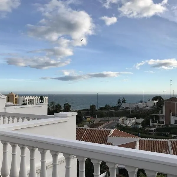 Townhouse with Sea View، فندق في نيرخا