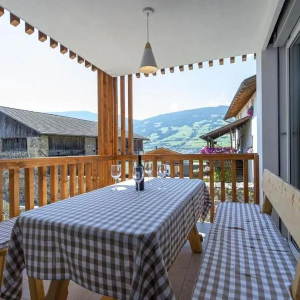 Gass Apartment A, Hotel in Lajen