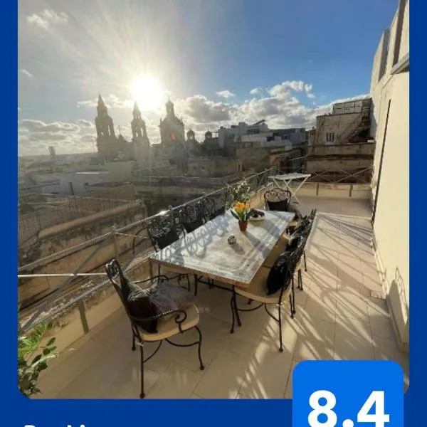 Sliema Cozy Townhouse with Rooftop View, Prime Spot, hotel a Sliema