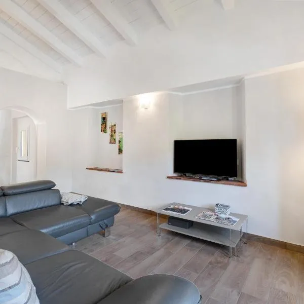 Ca di Perti Apt 3, hotel a Finale Ligure