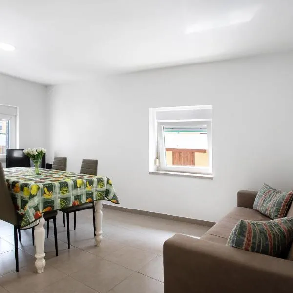 Casa Ribeiro Alojamento Local, hotel in São Martinho do Porto