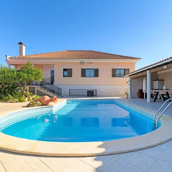 Beautiful Deluxe Villa 4 Bedroom, מלון בAldeia de Brescos