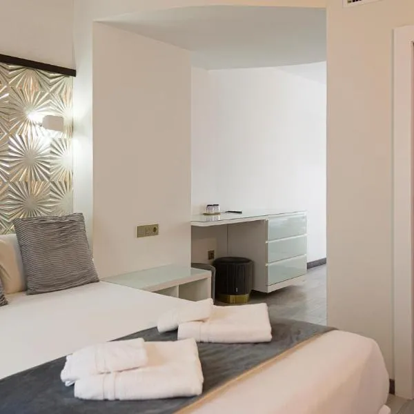 HOTEL FUENTE REDONDA LUXURY, מלון באובדה