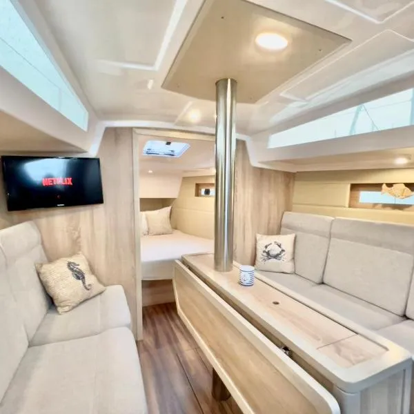 Hausboot Segelyacht Nui, hotel em Burgtiefe auf Fehmarn 