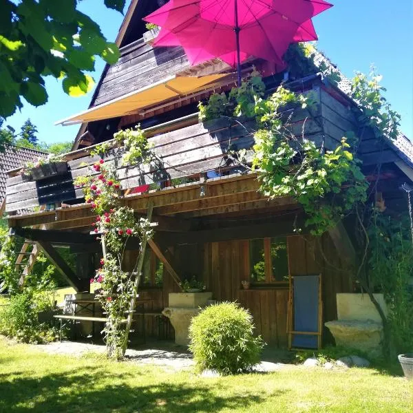 Charmantes Ferienhaus mit Garten, Hotel in Siegsdorf