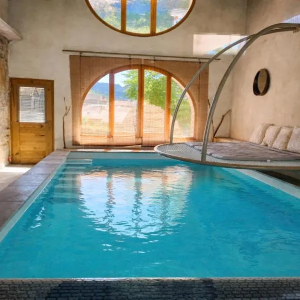 lesoleilo Suite Chateau ou Baume, hotel v destinaci Mostuéjouls