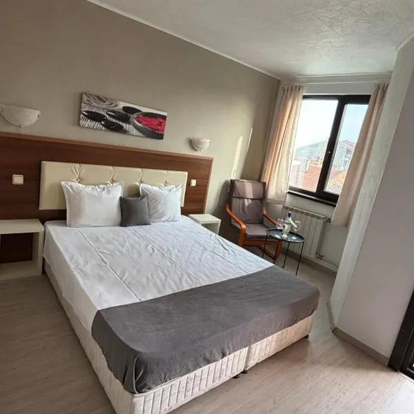 Private Rooms Trakiets, hotel in Pomorie