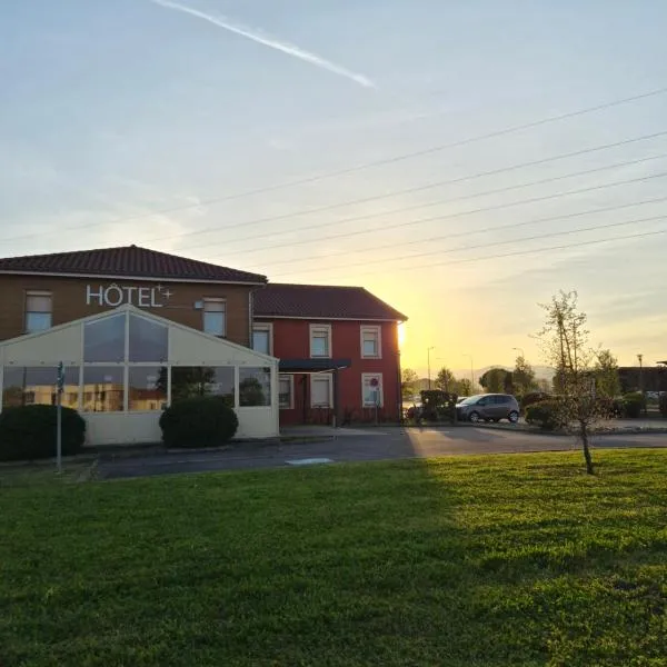 Les Étoiles Du Forez، فندق في مونتبريسون