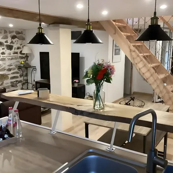 Appartement de charme Saint-Romain, hotel u gradu Saint-Romain