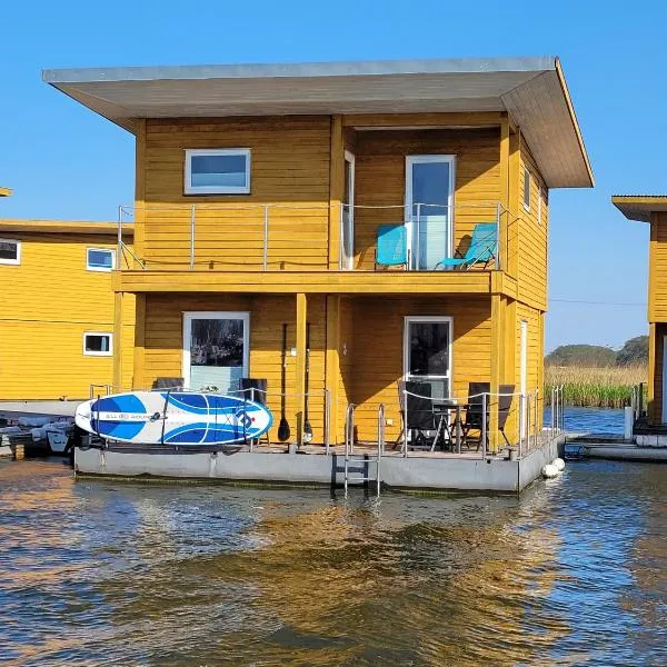 4 Sterne Dtv Floating House, hotel i Kröslin