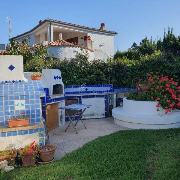 Casa vacanza in riva al mare, hotell i Arzachena