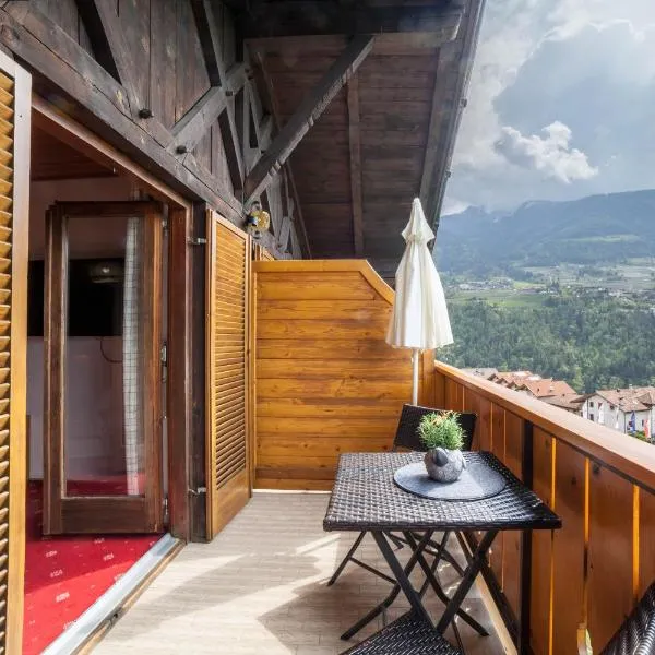Sankt Corbinian Apartement 4, hotel em Caines