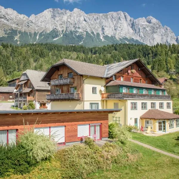 MAYER - Wirtshaus und Dorfhotel, hotel en Pürgg