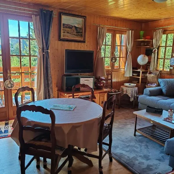 Chalet Le Mouflon Lioran, hotel i Laveissière