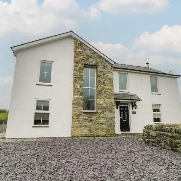 Chapel House, hotel in Llantrisant