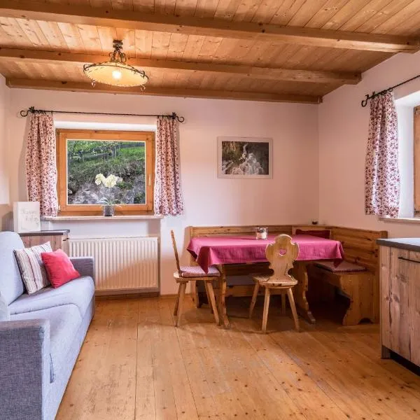 Ferienwohnung Stockrose Nusserhof, hotel u gradu Avelengo