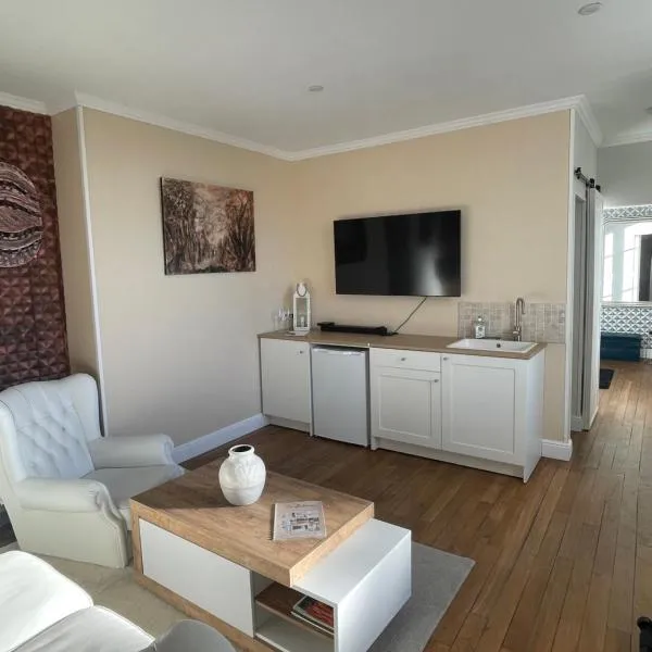 La Galerie, suite pour 2 personnes avec chambre supplémentaire possible, hotel v destinácii Saint-Fargeau