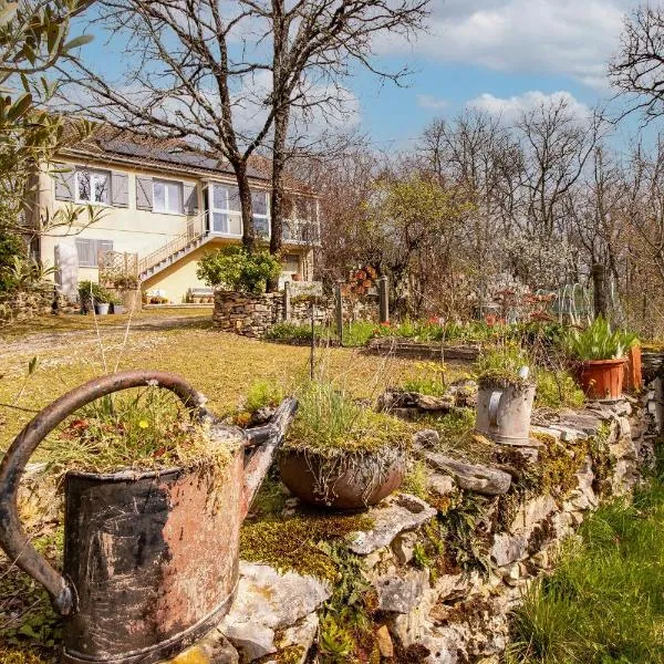 Maison Sur le Causse Corrézien, hotel u gradu 'Saint-Cernin-de-Larche'