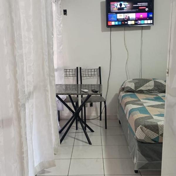 Casa no pequena Rio de Janeiro Aeroporto Galeão Lugar Bonito e agradável Local privado independente - Ar-condicionado - Ótimo para quem para CASAIS- FAMÍLIAS- GRUPOS- sozinho - Foto 4