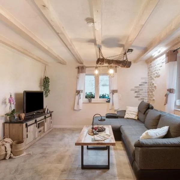 kernsaniertes Ferienhaus Anna, hotel em Durlangen