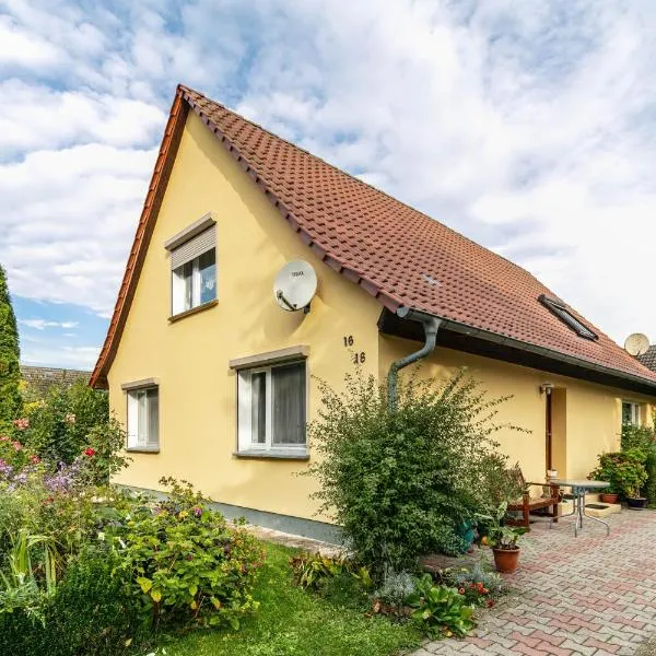 Ferienwohnung im Blumengarten, hotel v destinaci Angermünde