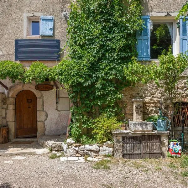 Appart Authentique et Confortable, hôtel à Valderoure