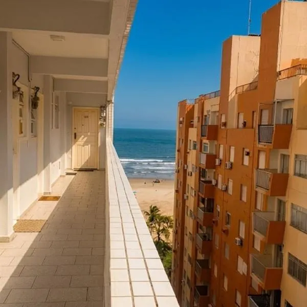 Refúgio exclusivo frente mar no Gonzaga com garagem, khách sạn ở Santos