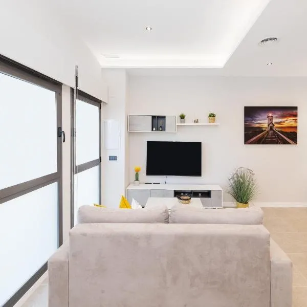 Aptos Turísticos Playa Marinsa, hotel v destinácii Torre del Mar