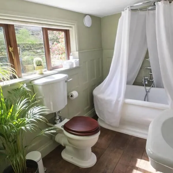 Squirrel Cottage - Cosy getaway, Hotel in Betws-y-coed